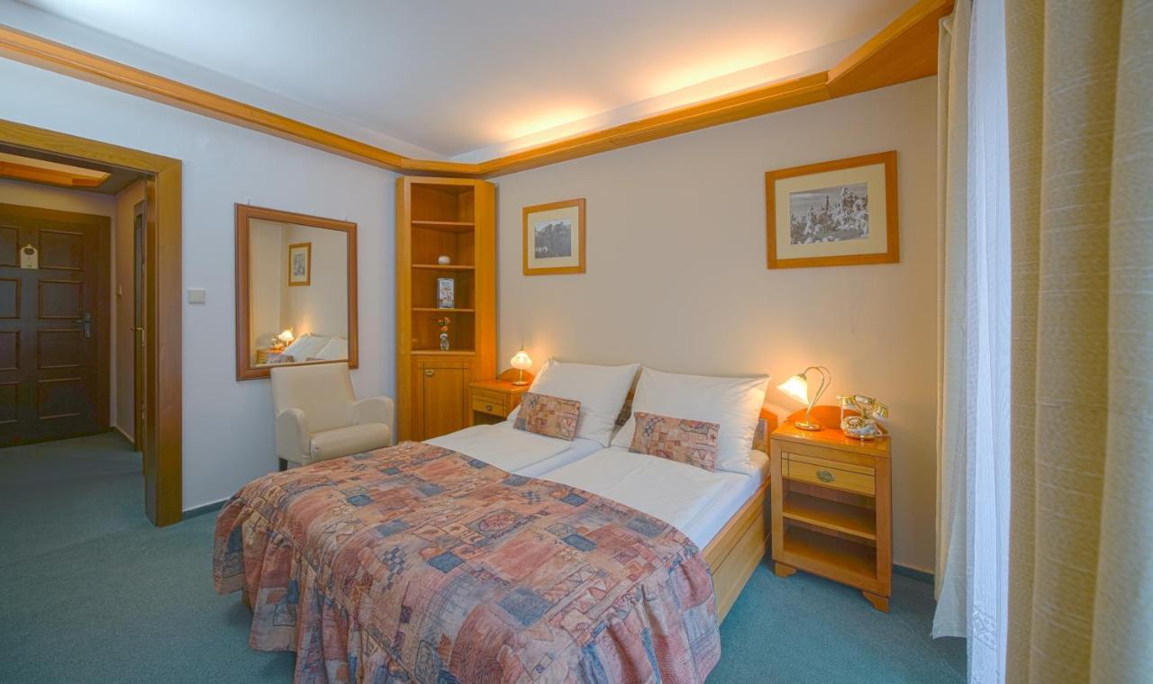 Hotel Praha Хренско Экстерьер фото